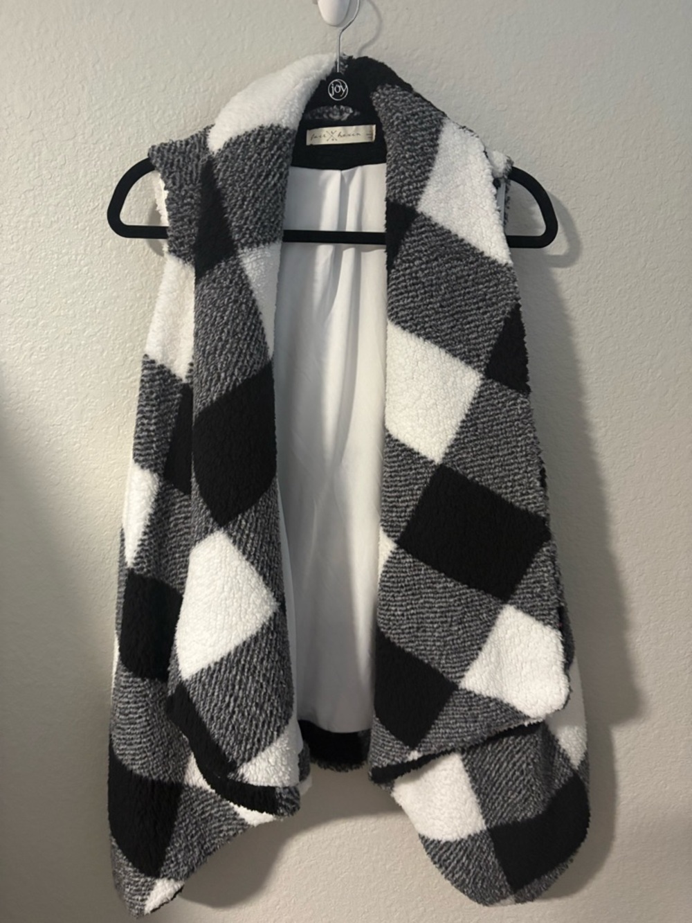 Plaid Open-Front Sleeveless Shrug - Black & Gray